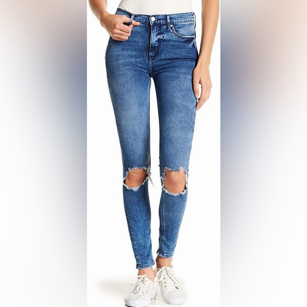 Free People denim high waisted skinny jeans with knee rips full length size 26